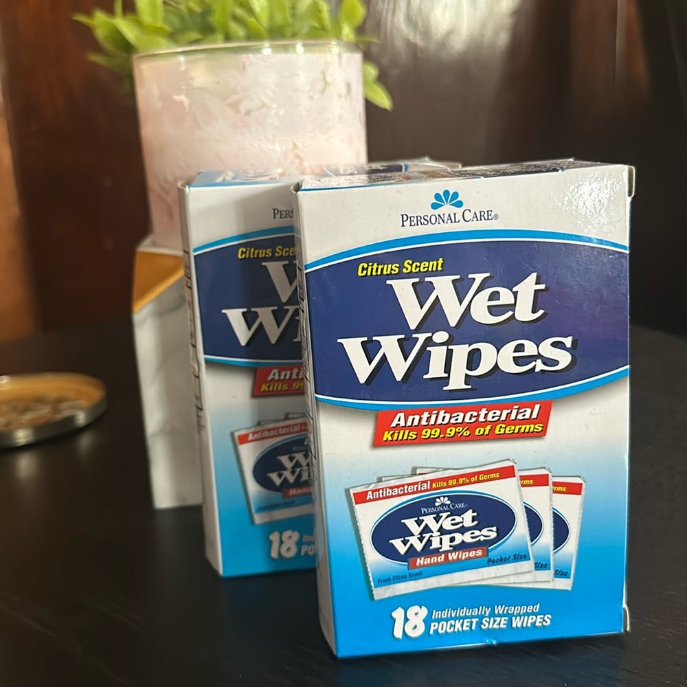 Wet wipes pocket size wipes